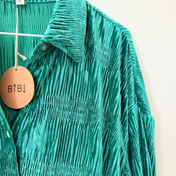 BiBi Emerald Crinkled Button-Up Blouse - Picture 5 of 6